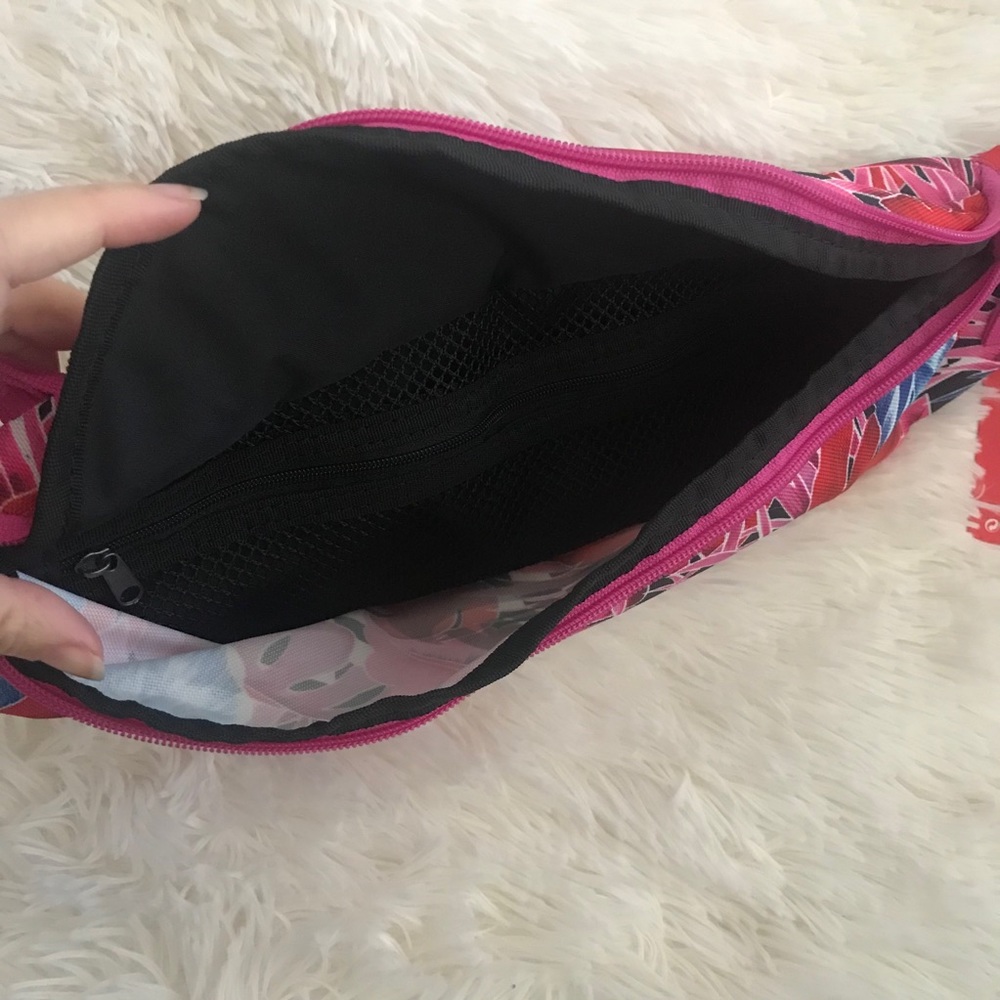 Nike Sportswear Hip Pack/Fanny Pack. NWT! - Picture 3 of 9